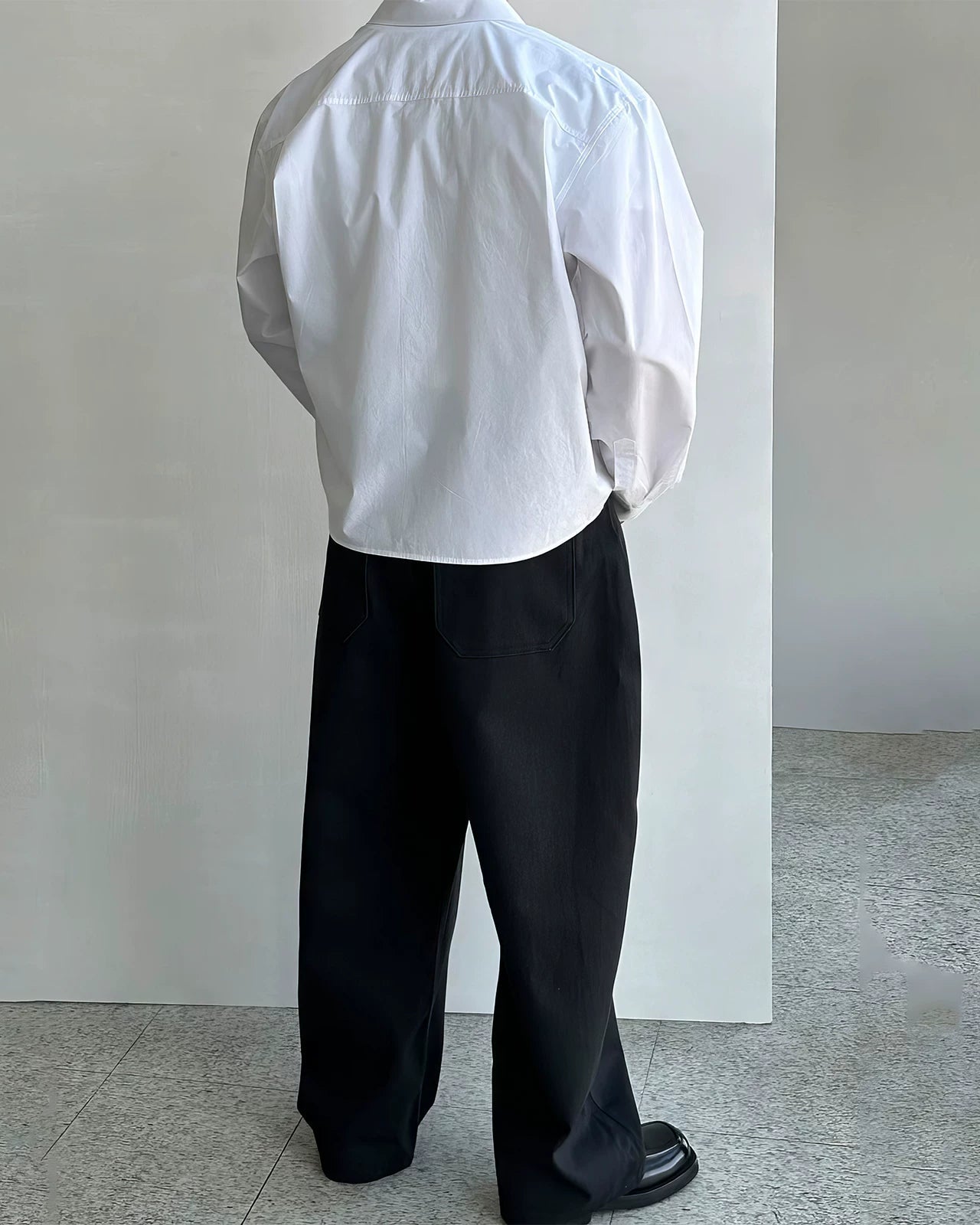 シルエットバランスホワイトシャツ